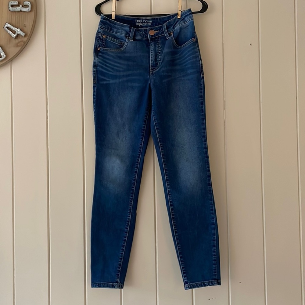 Maurices High waisted jeans, size 6 regular